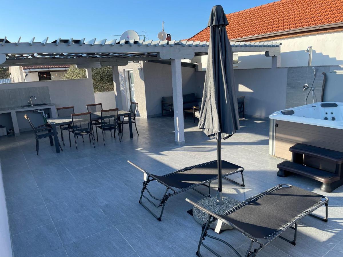 Villa Vila Pedinka Vir Exterior foto